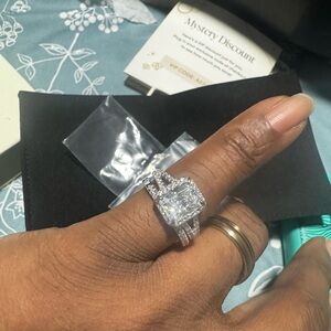 Modern gents wedding set Elegant Silver Women's Ring Sparkling Stone. Sz (8)